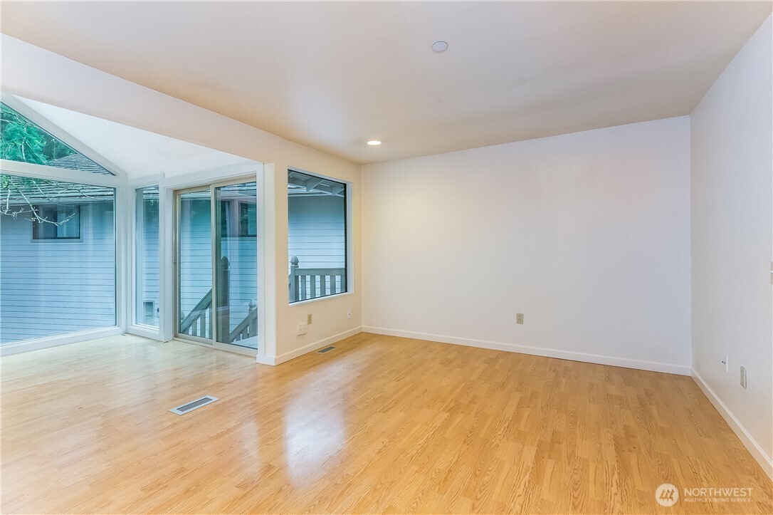 2 Cascade Key Bellevue, WA 98006 - Photo 6 of 24 a view of an empty room