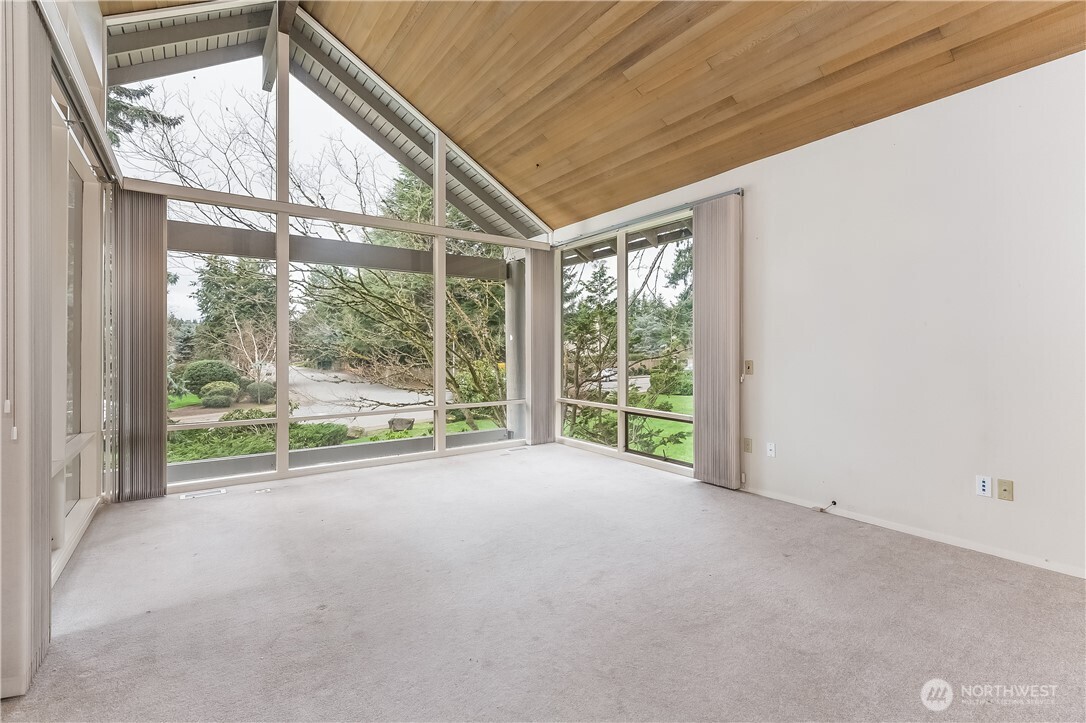 2 Cascade Key Bellevue, WA 98006 - Photo 9 of 24 a view of empty room with front door