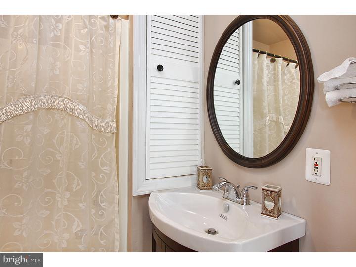 114 River Rd Drive Thorofare, NJ 08086 - Photo 7 of 12 Bathroom