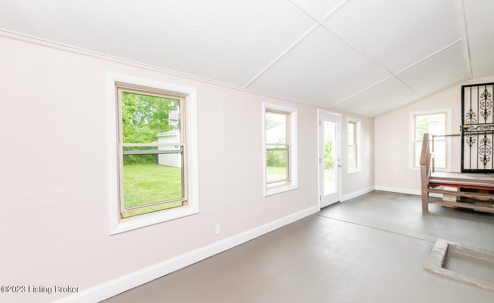 5310 Red Leaf Road Louisville, KY 40218 - Photo 27 of 28 Mud room