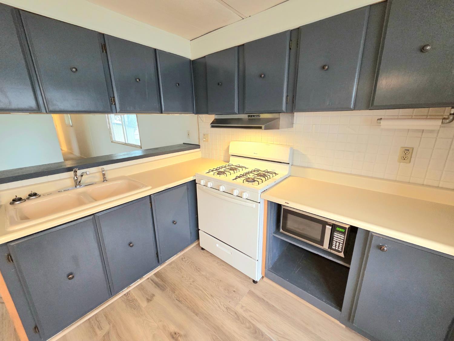 5200 Cavitt Stallman Road, Unit 18 Granite Bay, CA 95746 - Photo 14 of 20 a kitchen with kitchen island a sink a stove and cabinets