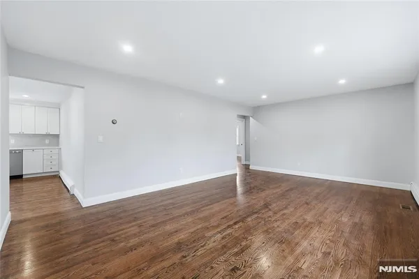 $3,850 | 75 Colgate Avenue, Unit 1, Paramus, NJ 07652