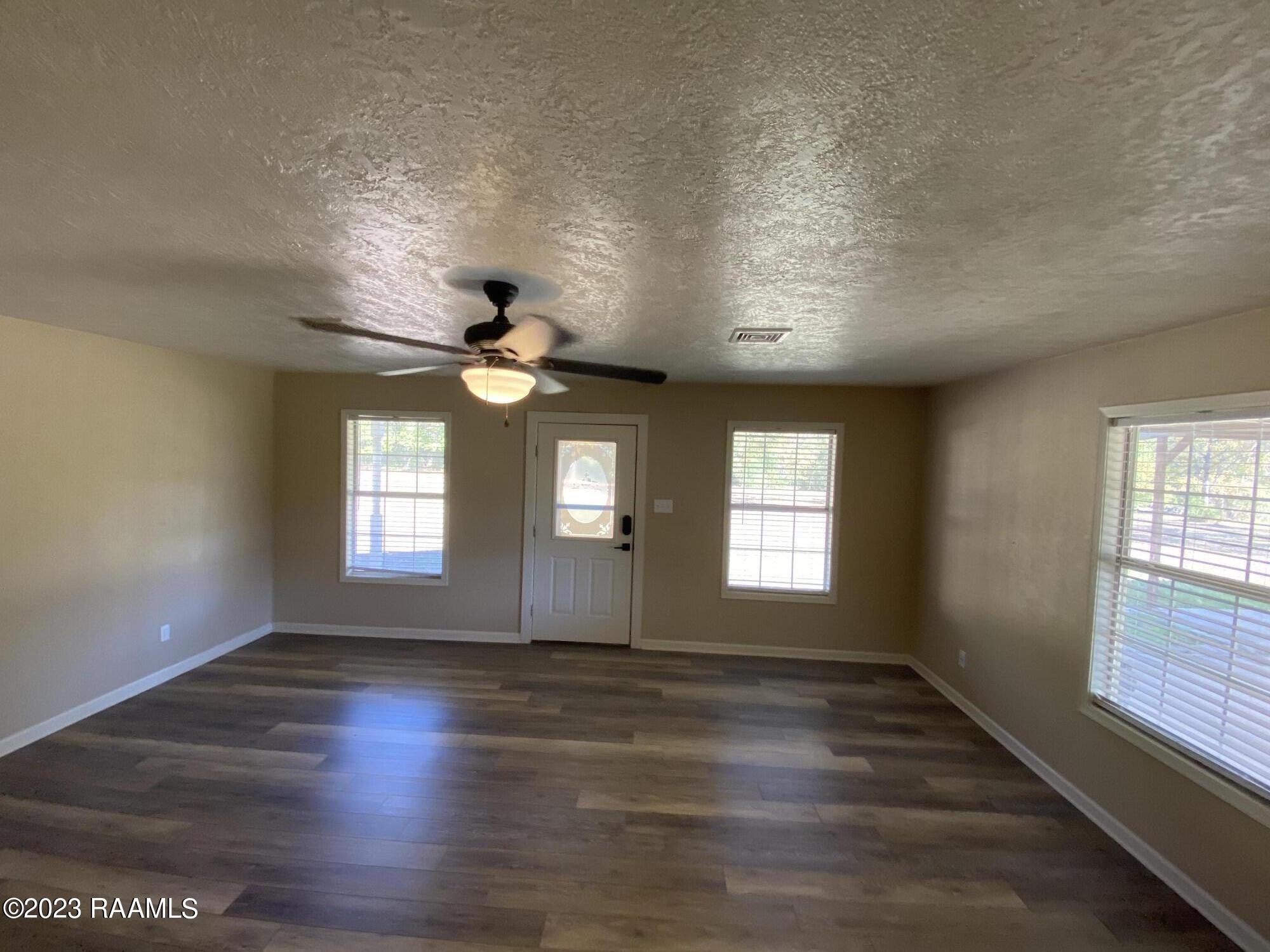 1181 Hale Road Ville Platte, LA 70586 - Photo 25 of 37 Back Living Room 1