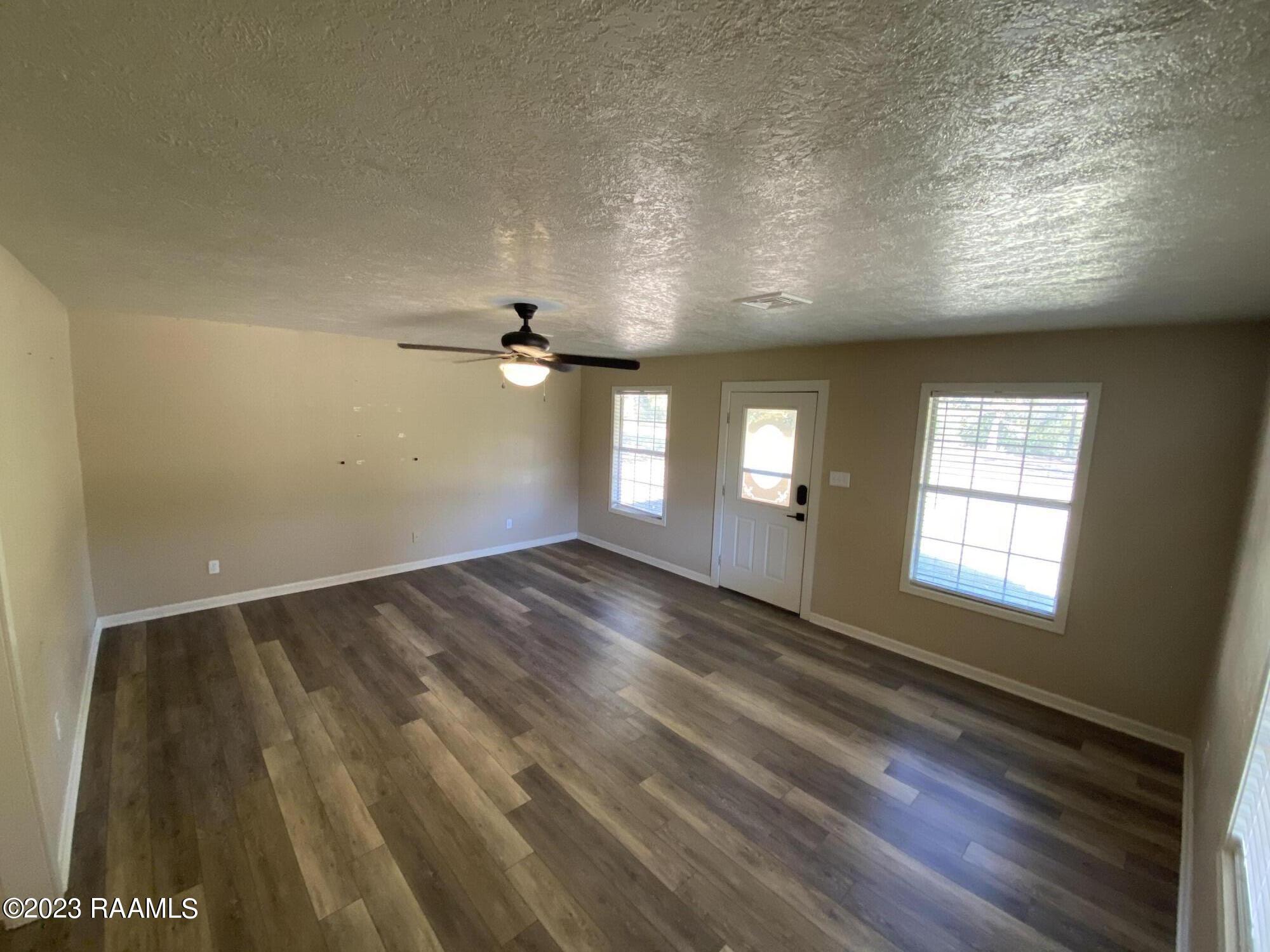 1181 Hale Road Ville Platte, LA 70586 - Photo 27 of 37 Back Living Room 3