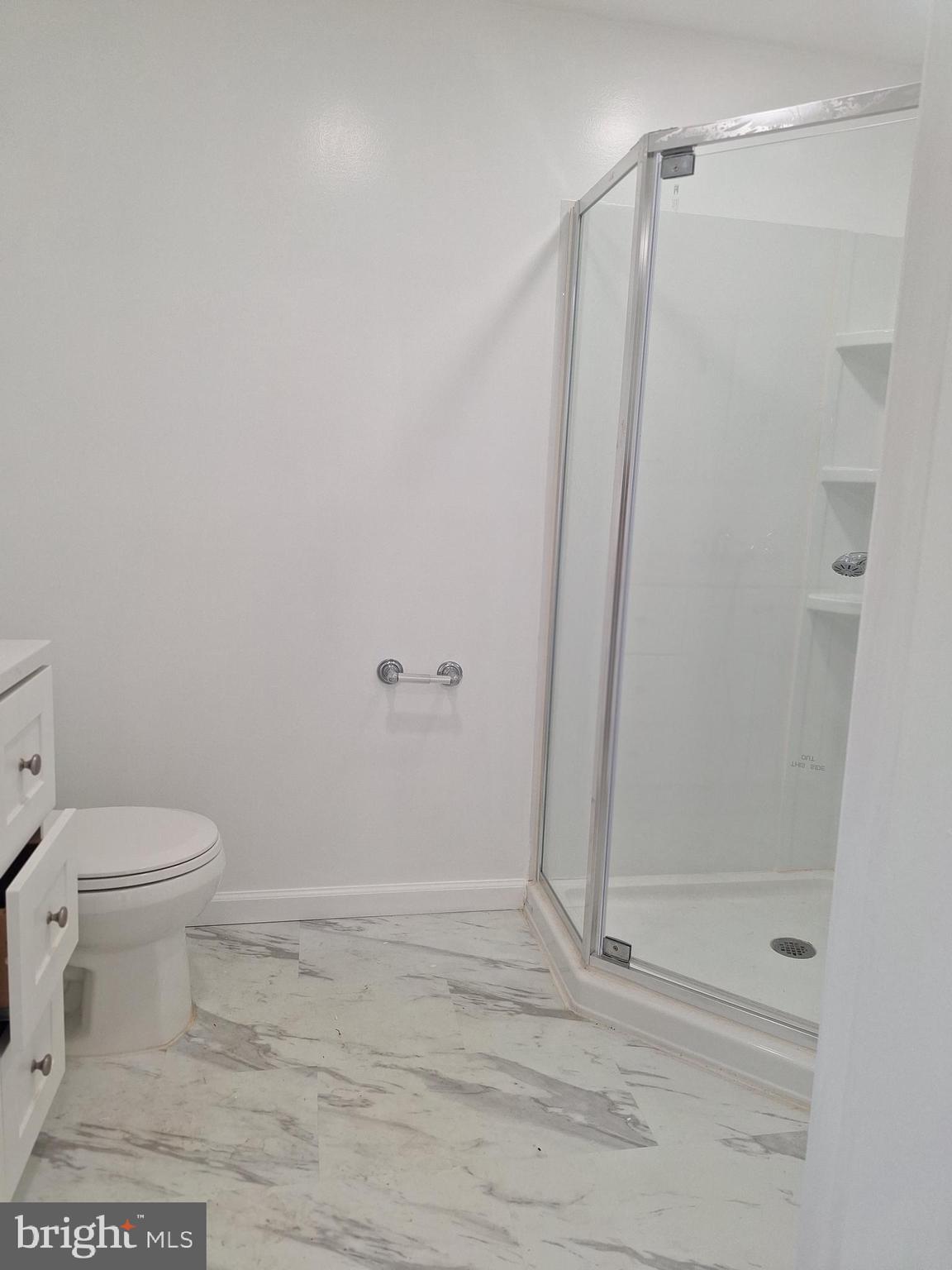 8816 Cooper Road Alexandria, VA 22309 - Photo 17 of 52 a bathroom with a shower and a toilet