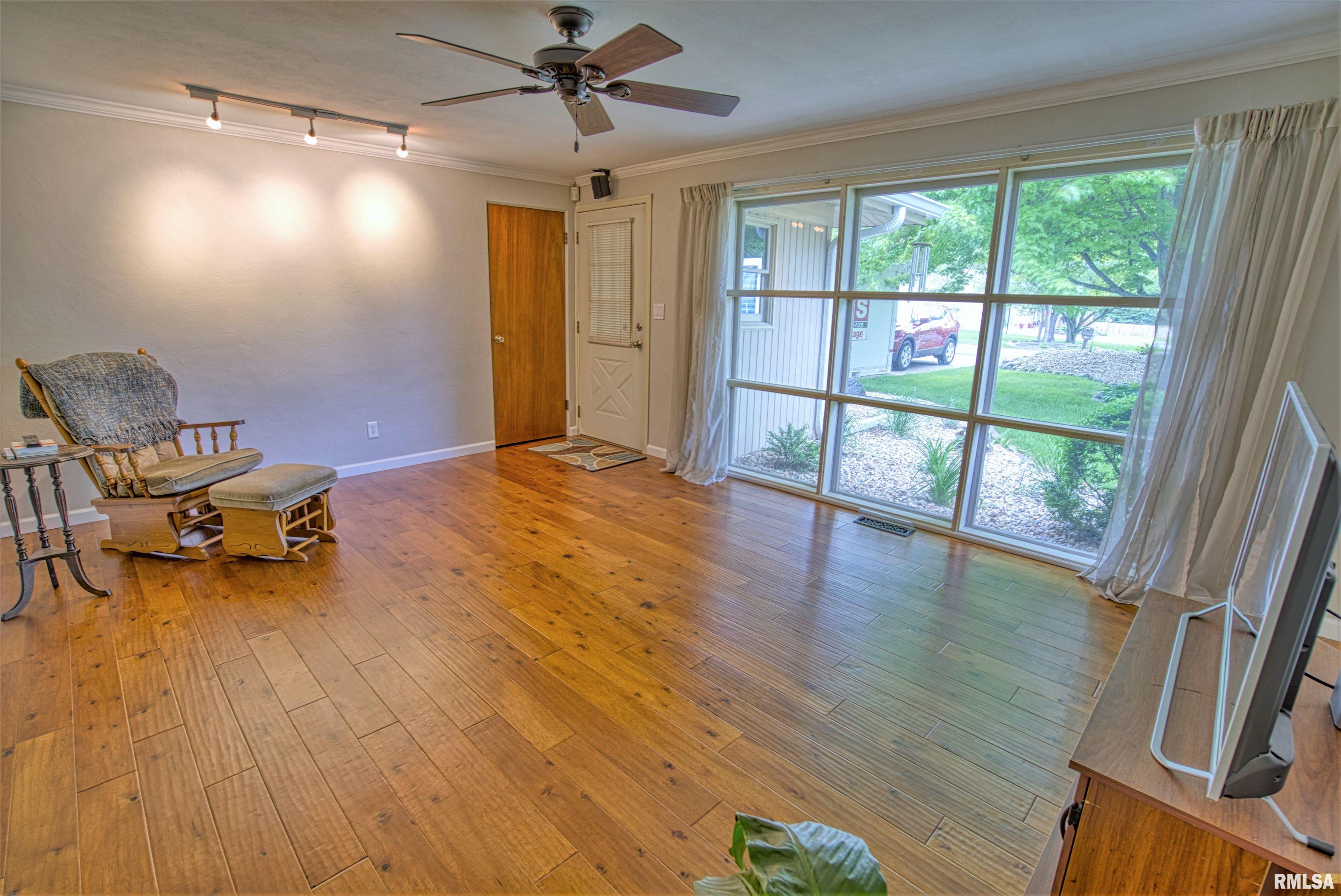 8716 North Picture Ridge Road Peoria, IL 61615 - Photo 4 of 18 Gallery Image 4