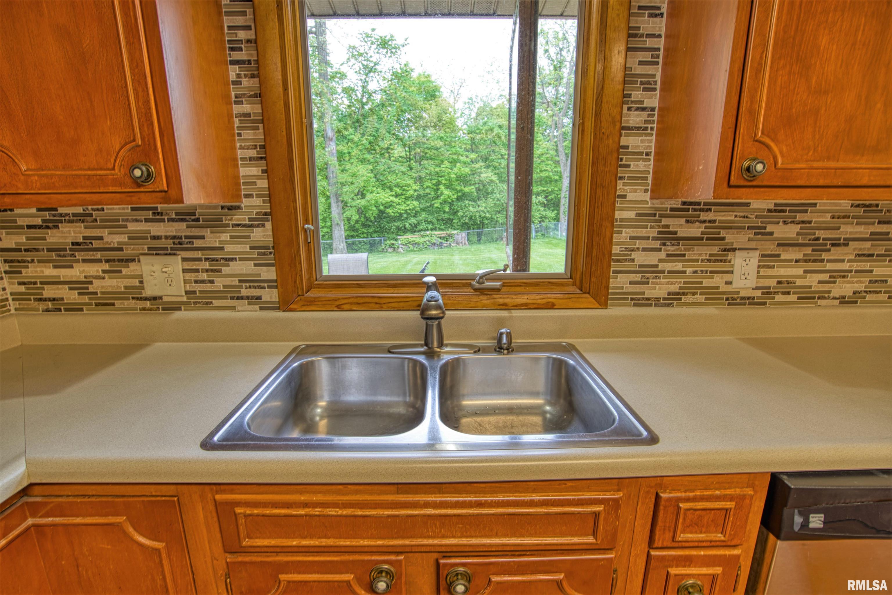 8716 North Picture Ridge Road Peoria, IL 61615 - Photo 8 of 18 Gallery Image 8