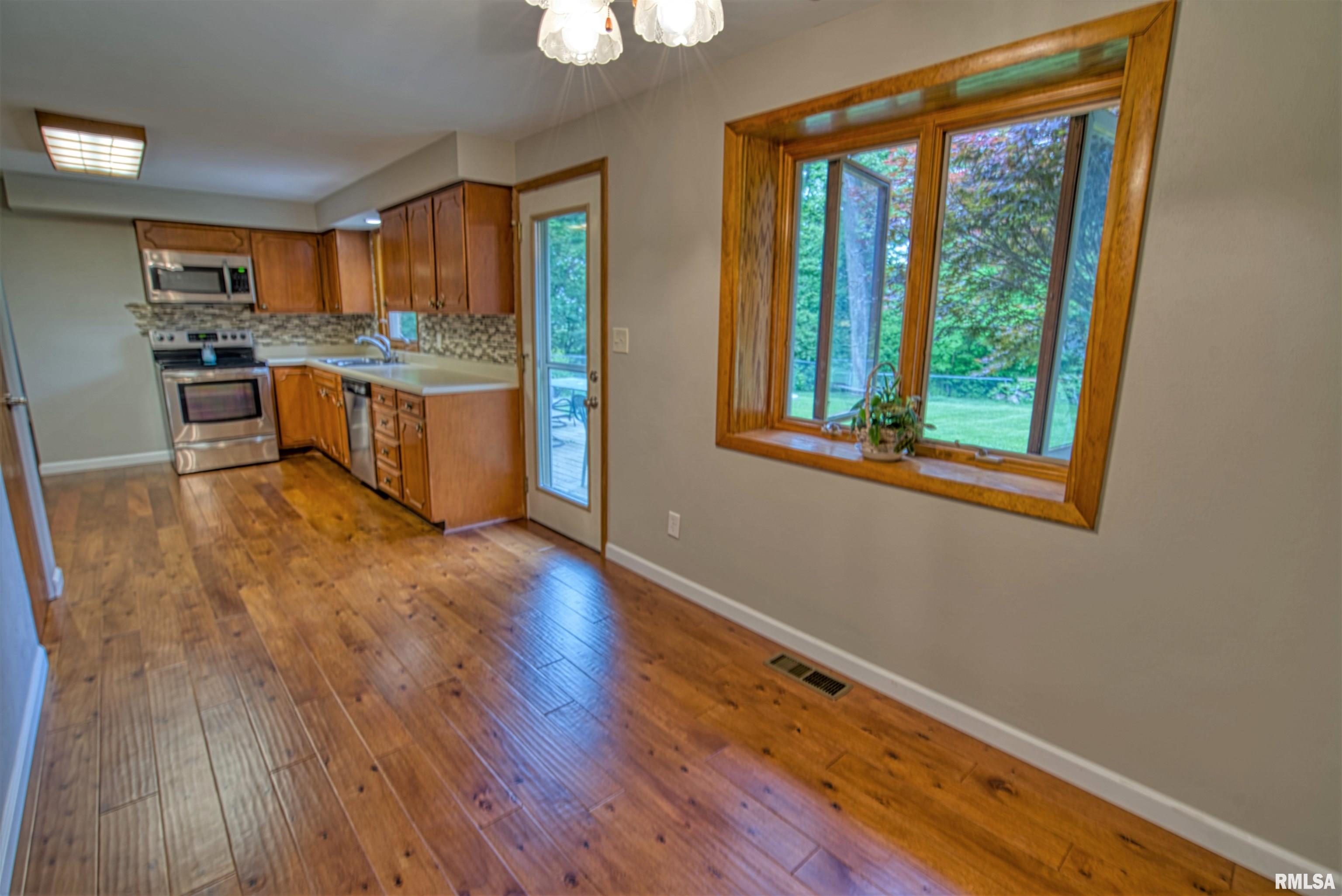 8716 North Picture Ridge Road Peoria, IL 61615 - Photo 10 of 18 Gallery Image 10