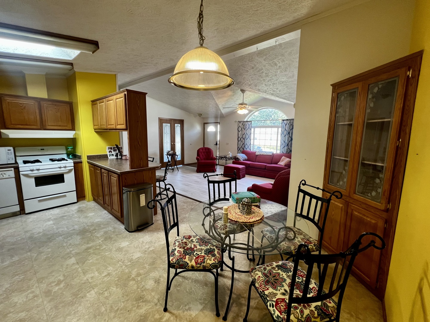 1074 Lakeview Road Elgin, IL 60123 - Photo 9 of 26 Gallery Image 9