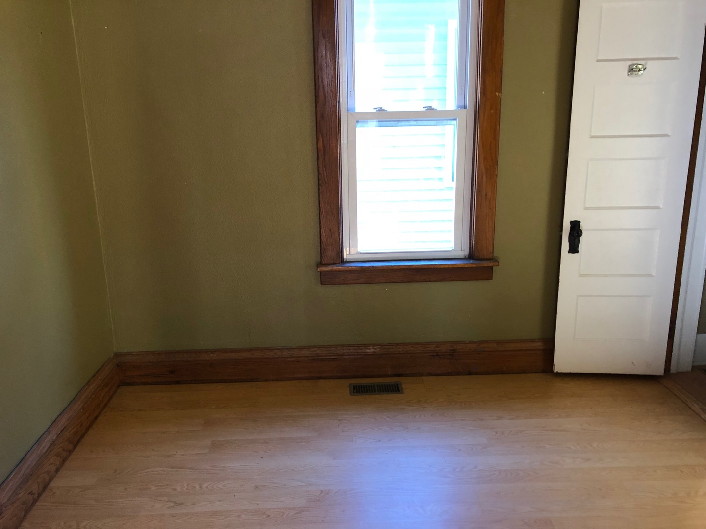 817 Black Road Joliet, IL 60435 - Photo 5 of 18