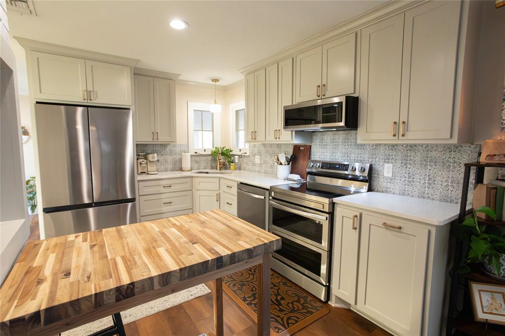 909 Cherry Street Baird, TX 79504 - Photo 4 of 32 a kitchen with a stove a refrigerator and a sink