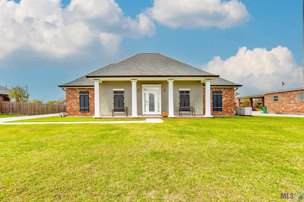 $499,000 | 308 Meadow View Court, Thibodaux, LA 70301