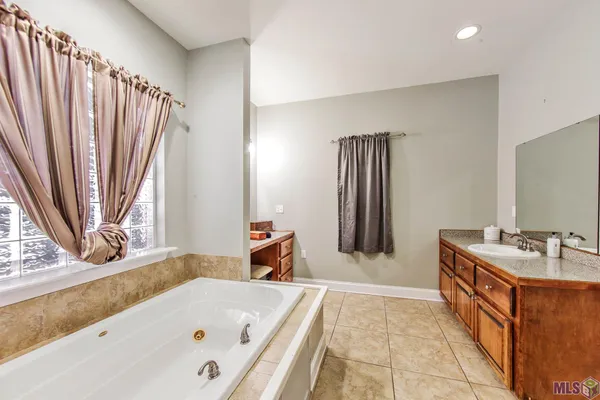 $499,000 | 308 Meadow View Court, Thibodaux, LA 70301
