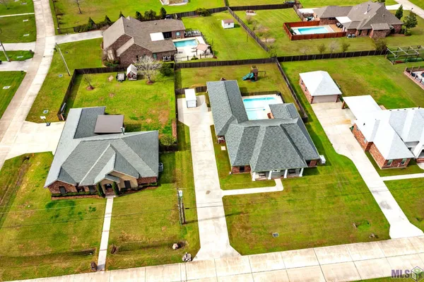 $499,000 | 308 Meadow View Court, Thibodaux, LA 70301