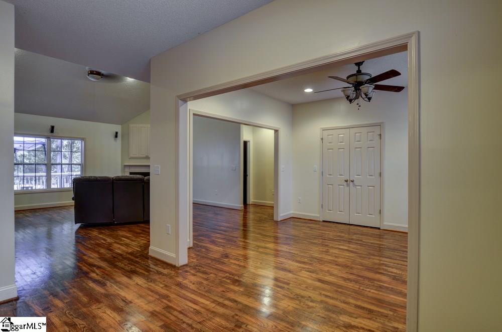 255 Edgewater Road Inman, SC 29349 - Photo 3 of 31