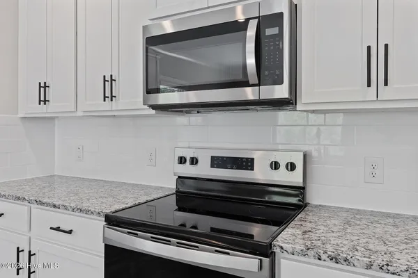 $424,900 | 220 Umbrella Palm Drive, Hampstead, NC 28443