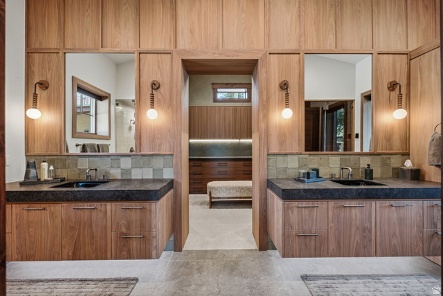 7885 North Rabbitbrush Court, Unit 13 Park City, UT 84098 - Photo 27 of 88 Bathroom