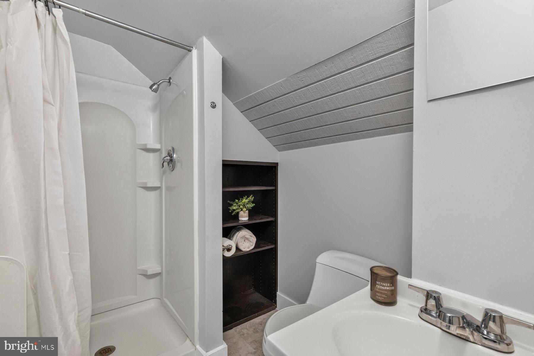 826 Cedarcroft Road Baltimore, MD 21212 - Photo 18 of 25 Full Bath Upper 1