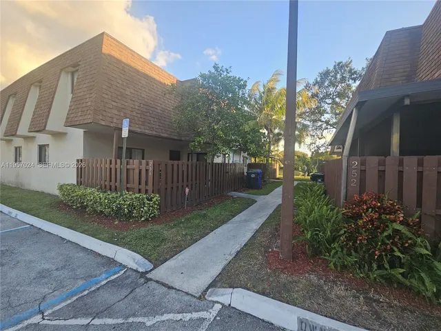 $2,500 | 253 San Remo Boulevard, Unit 253, North Lauderdale, FL 33068