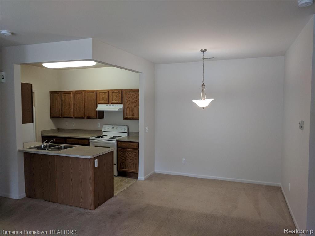 11820 Farmington Road, Unit 71 Livonia, MI 48150 - Photo 3 of 8
