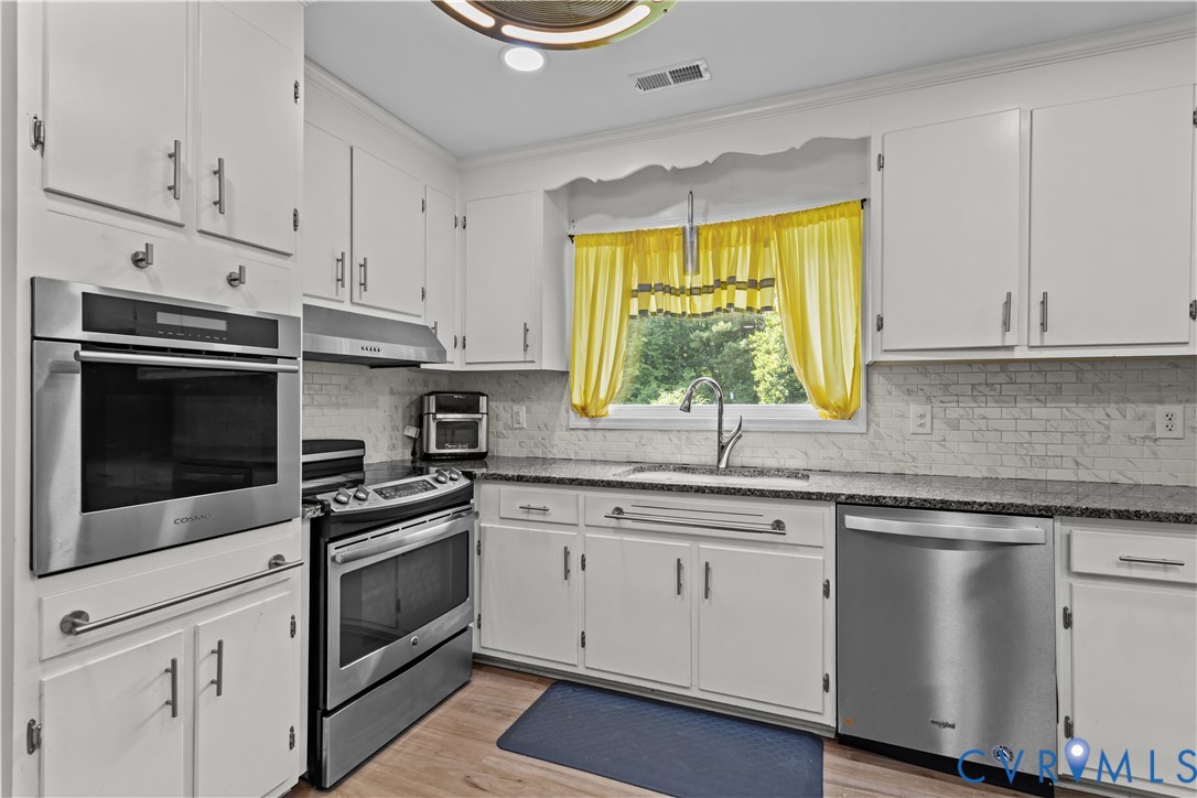 7586 Willson Road Henrico, VA 23231 - Photo 4 of 32 Kitchen featuring appliances with stainless steel
