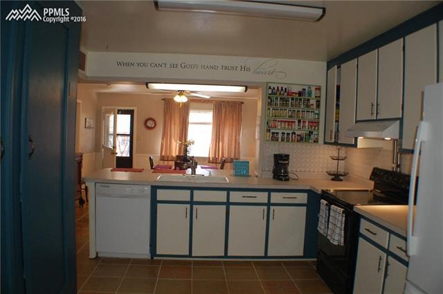 2206 Coronado Road Pueblo, CO 81003 - Photo 12 of 31 Gallery Image 12