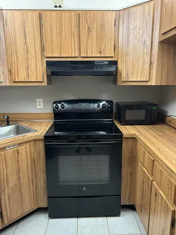 $1,900 | 1003 Green Pine Boulevard, Unit E2, West Palm Beach, FL 33409