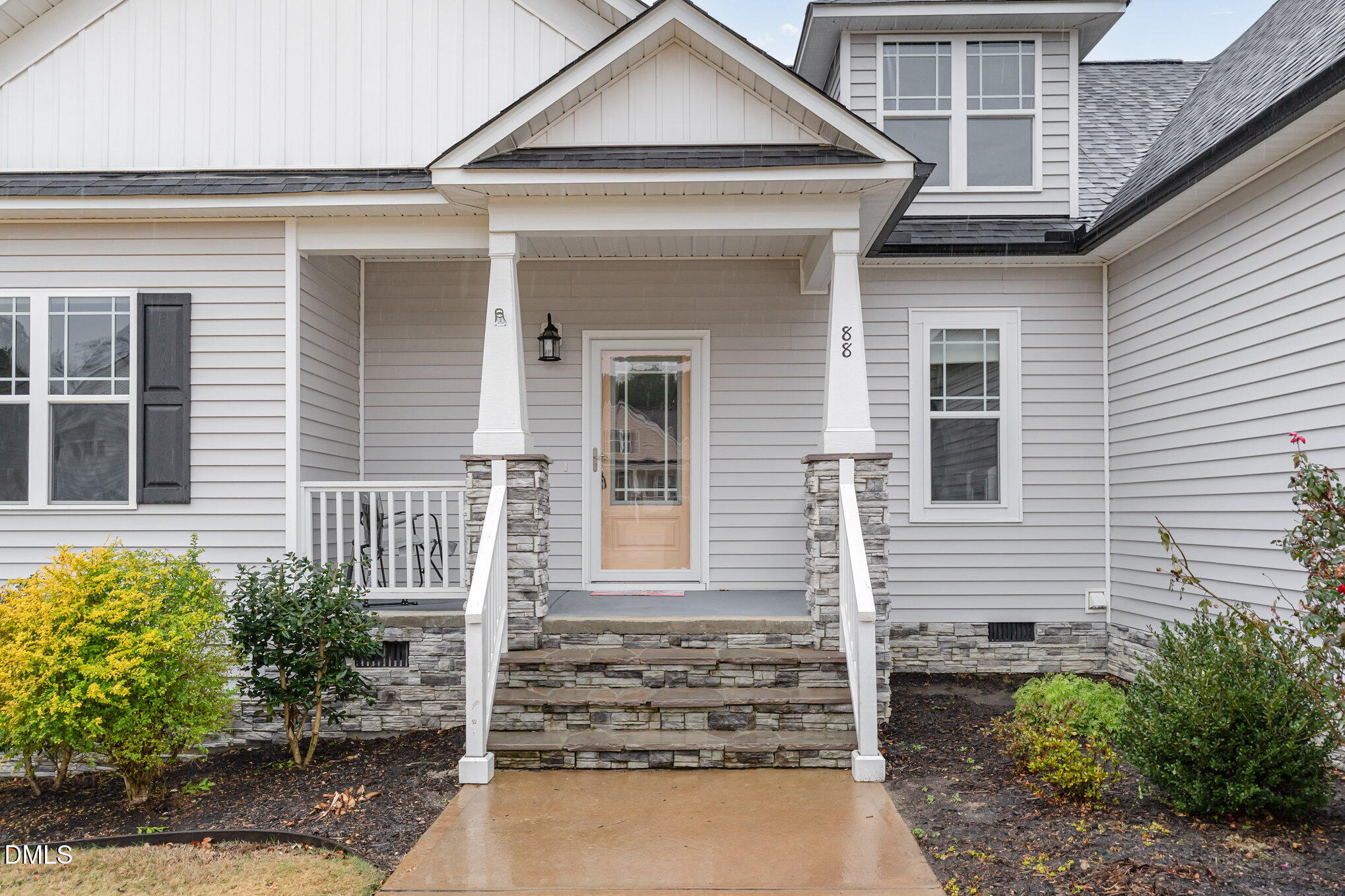 88 Bodacious Lane Benson, NC 27504 - Photo 5 of 32 a front view of a house with garden