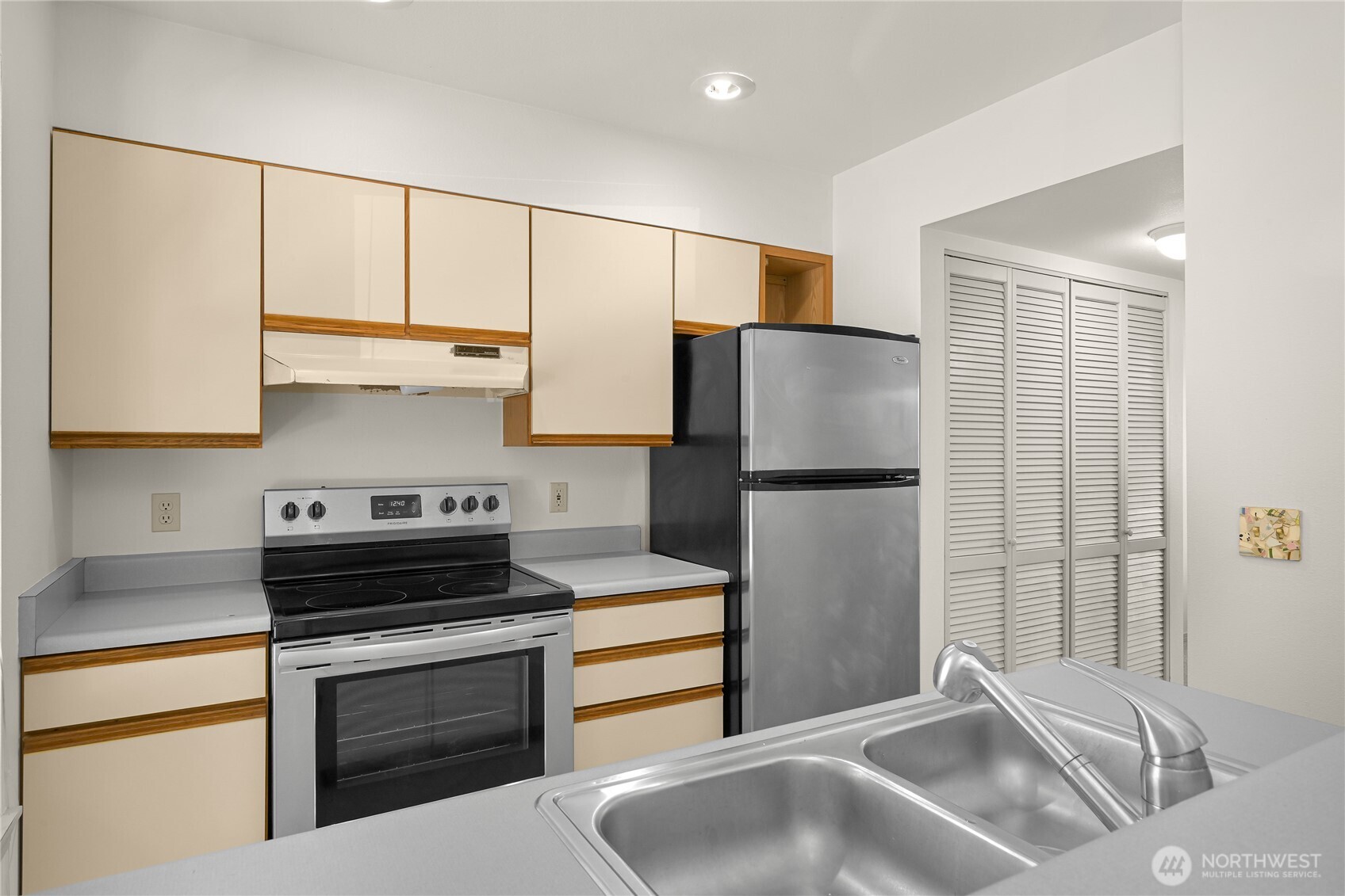 808 20th, Unit 208 Bellingham, WA 98225 - Photo 7 of 28