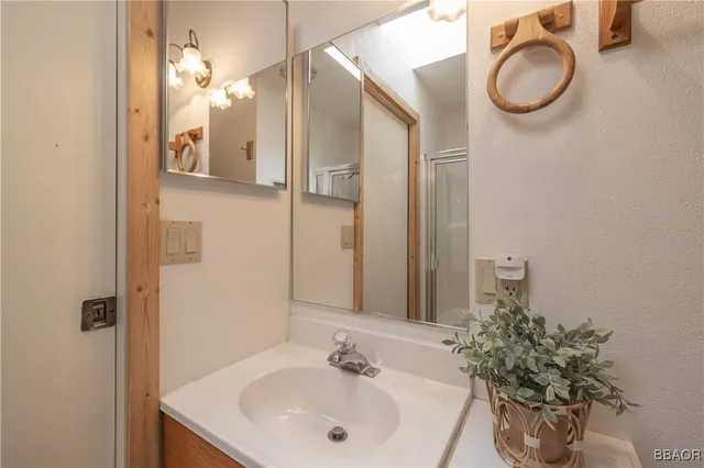 $459,000 | 1118 Bruin Trail, Fawnskin, CA 92333