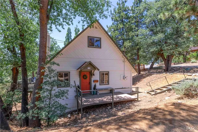 $459,000 | 1118 Bruin Trail, Fawnskin, CA 92333