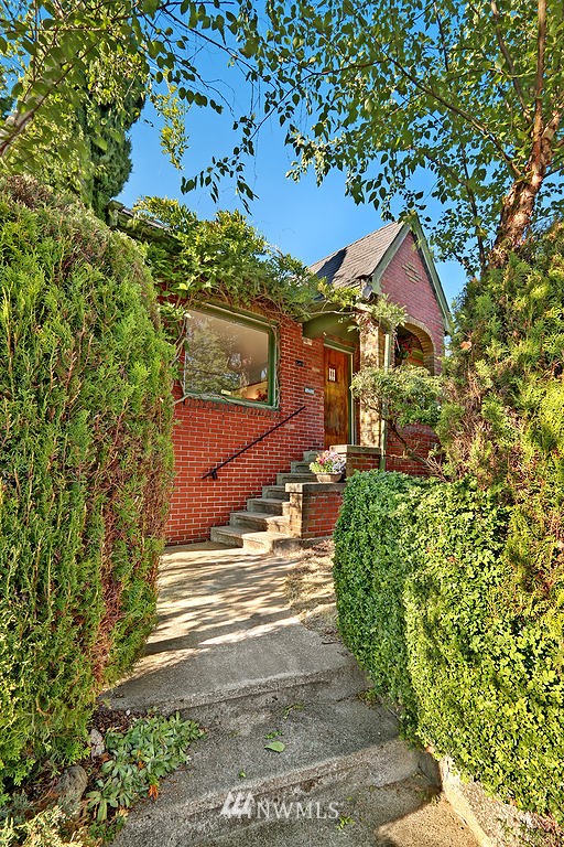 2300 North 57th Street Seattle, WA 98103 - Photo 2 of 21