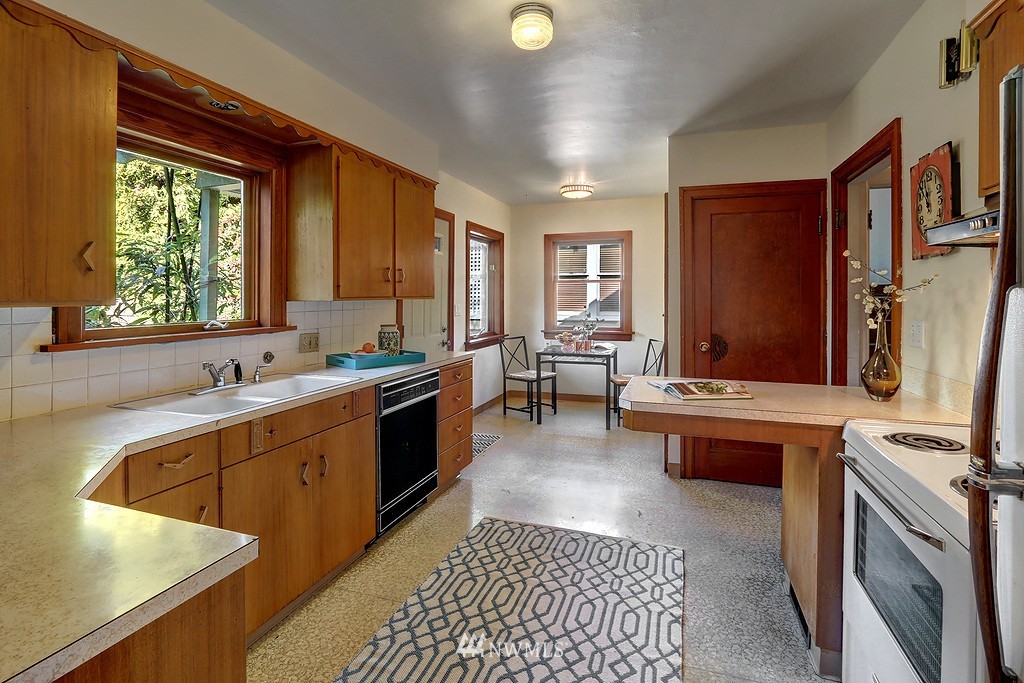 2300 North 57th Street Seattle, WA 98103 - Photo 9 of 21