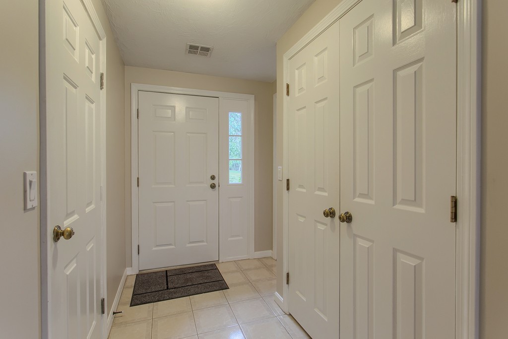 610 Ridgefield Circle, Unit D Clinton, MA 01510 - Photo 2 of 30