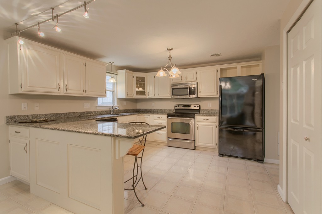 610 Ridgefield Circle, Unit D Clinton, MA 01510 - Photo 5 of 30