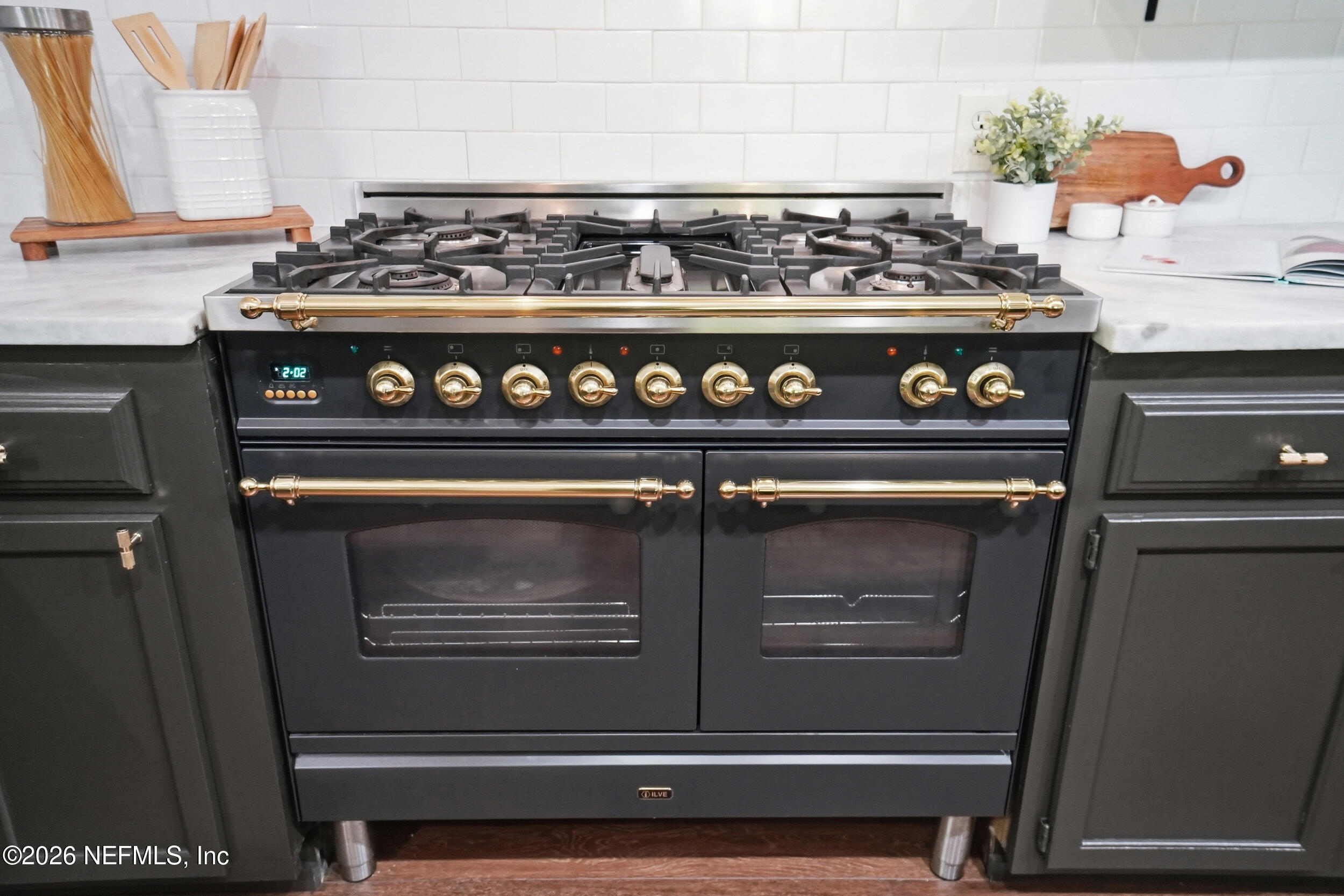 355 19th Street Atlantic Beach, FL 32233 - Photo 11 of 37 Gas Stove