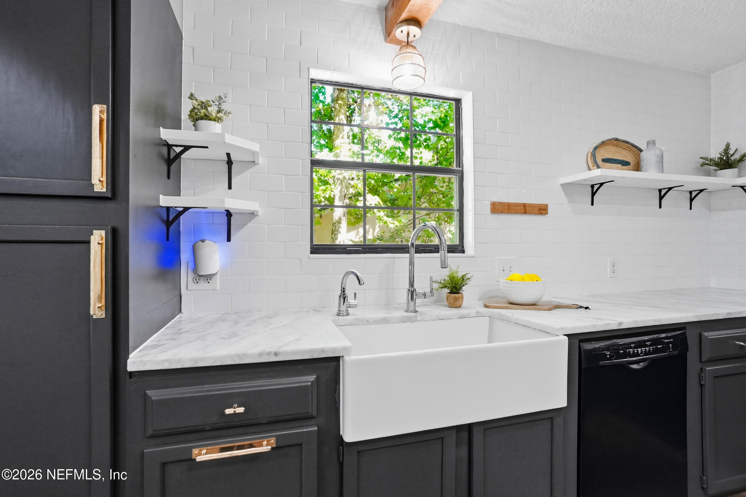 355 19th Street Atlantic Beach, FL 32233 - Photo 13 of 37 Farm Sink