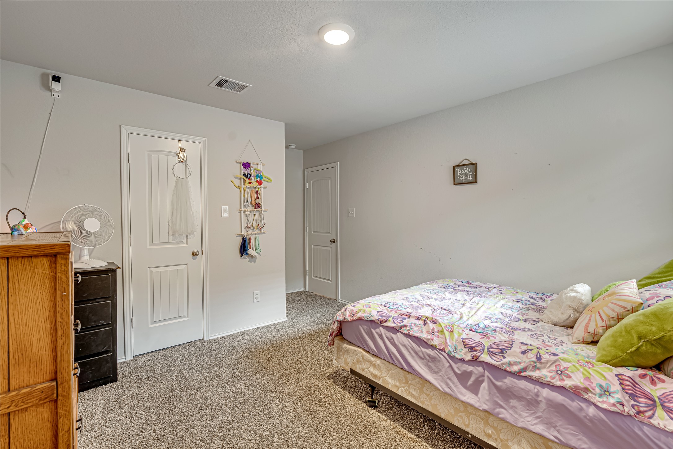 8022 Front Nine Lane Navasota, TX 77868 - Photo 22 of 30 a bedroom with a bed and a closet