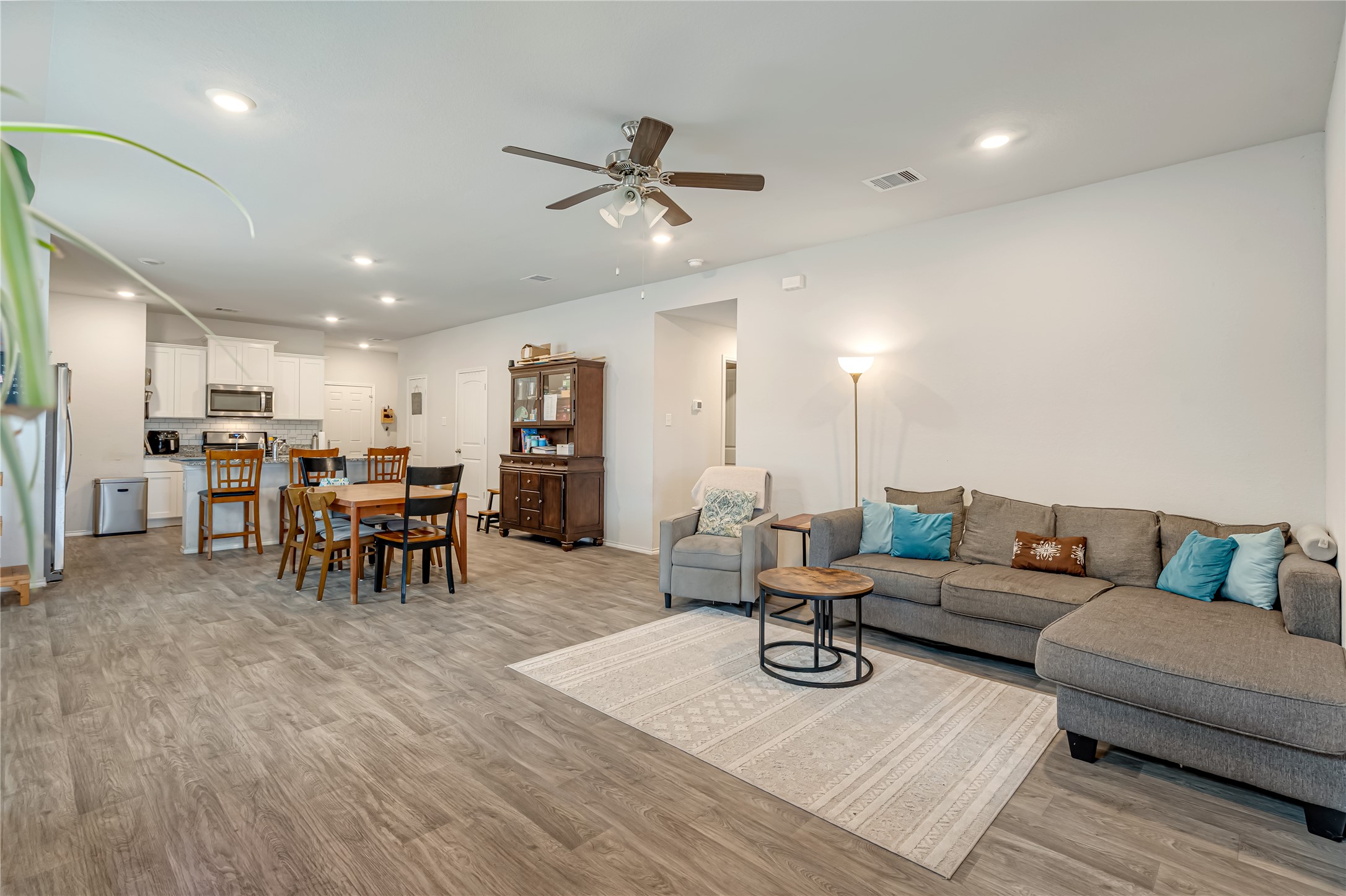 8022 Front Nine Lane Navasota, TX 77868 - Photo 3 of 30 a living room with furniture and kitchen view