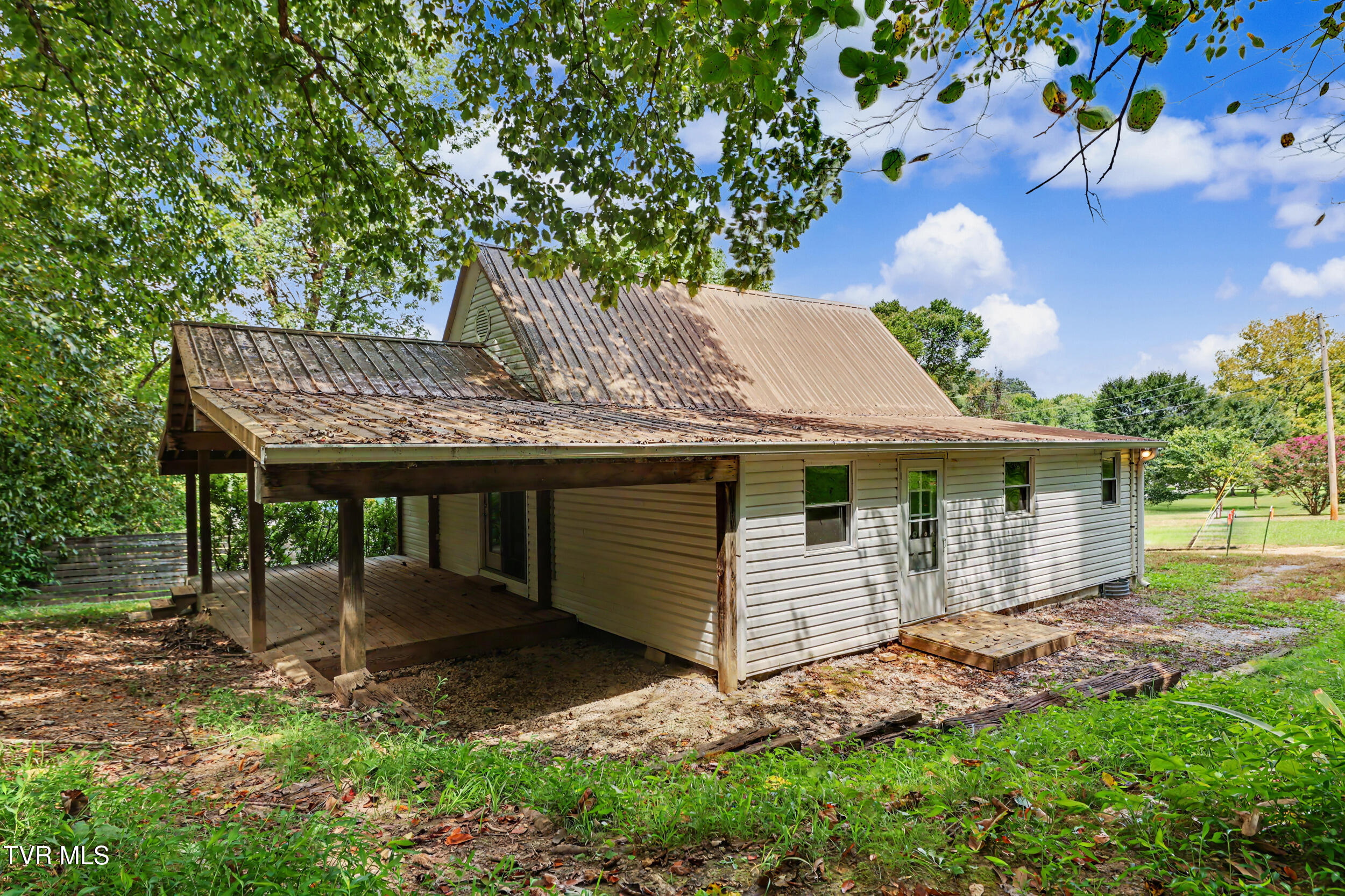 380 Mulberry Road Greeneville, TN 37745 - Photo 7 of 42 39_img_0329