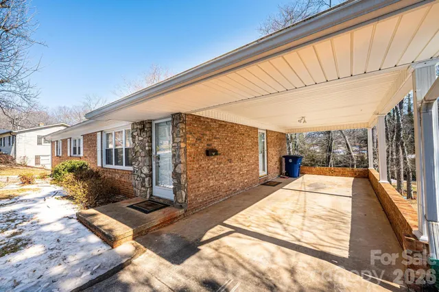 $239,900 | 1005 2nd Street Southeast, Conover, NC 28613