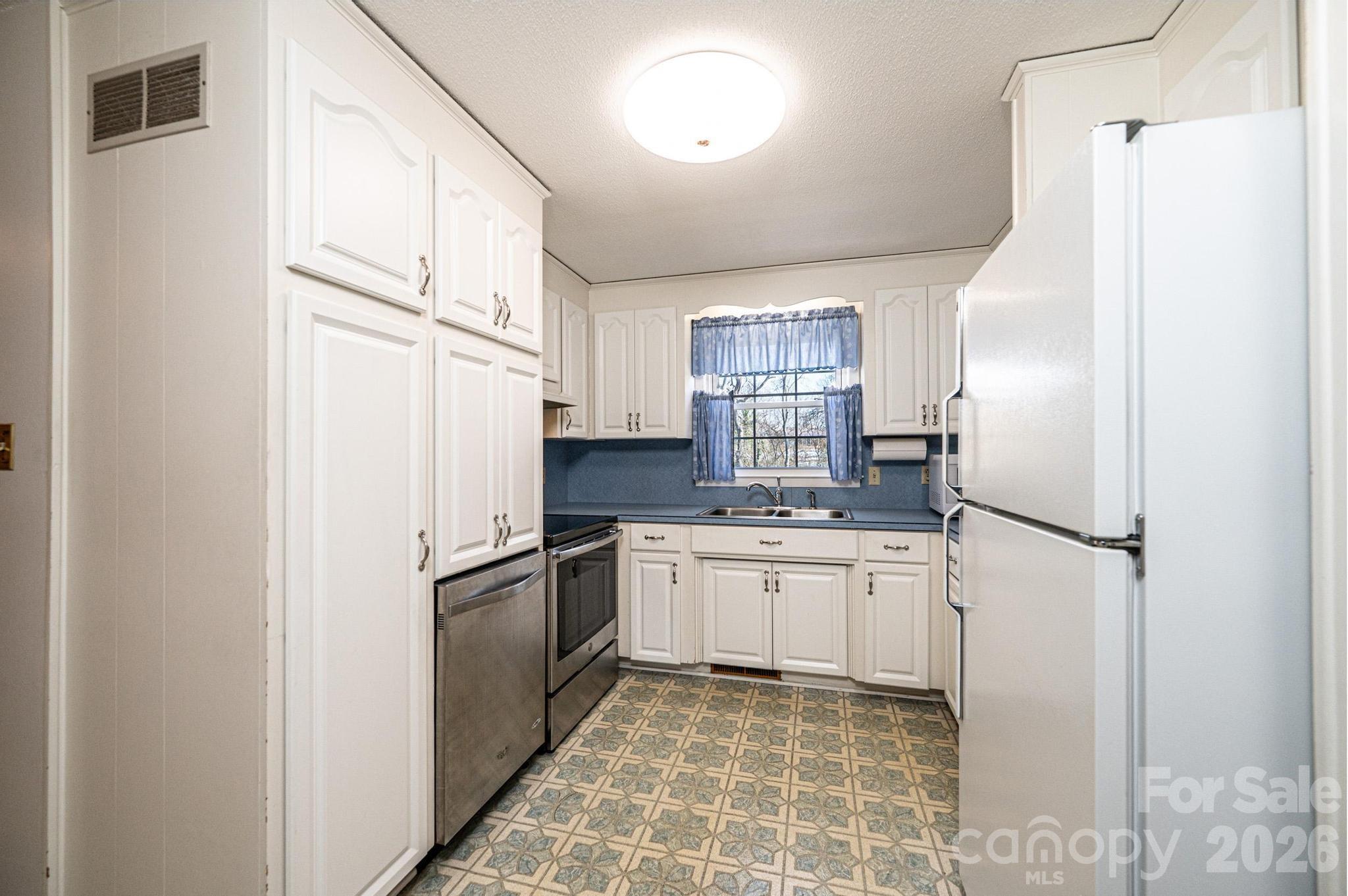 1005 2nd Street Southeast Conover, NC 28613 - Photo 10 of 43