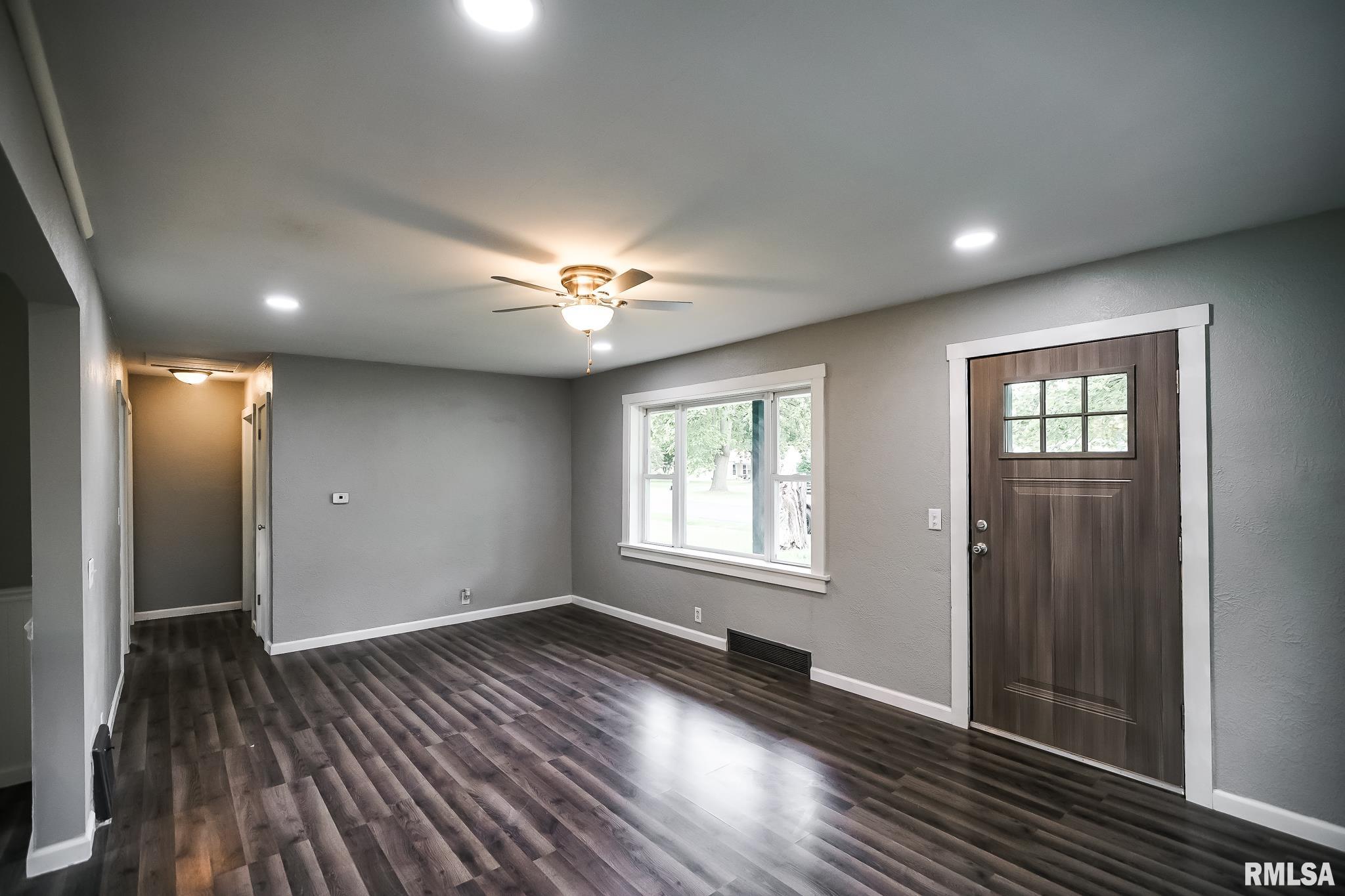 111 Albert Street Washington, IL 61571 - Photo 6 of 49 Gallery Image 6