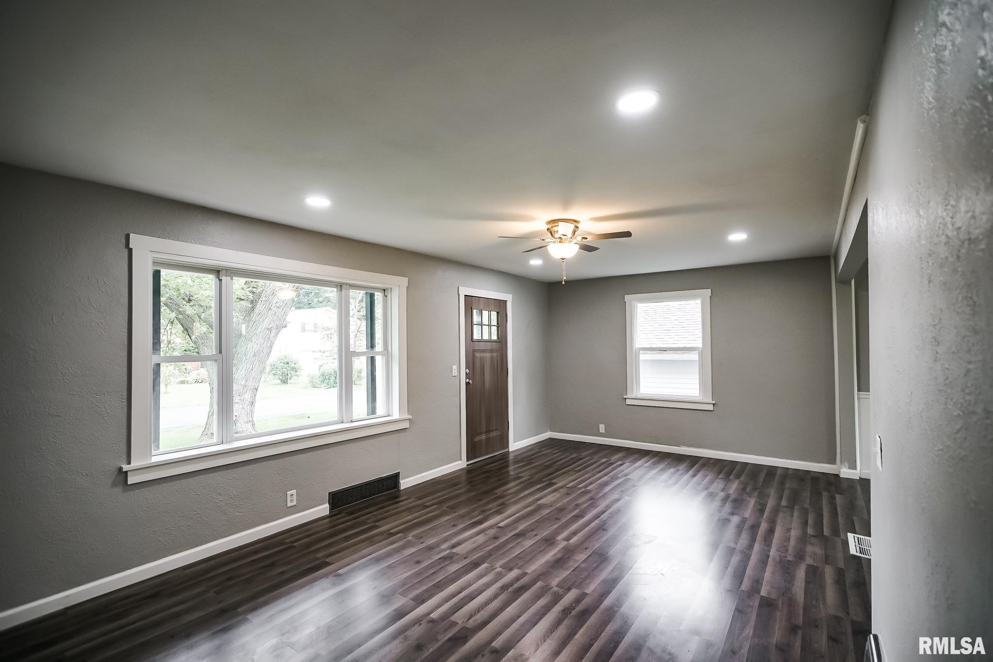 111 Albert Street Washington, IL 61571 - Photo 8 of 49 Gallery Image 8
