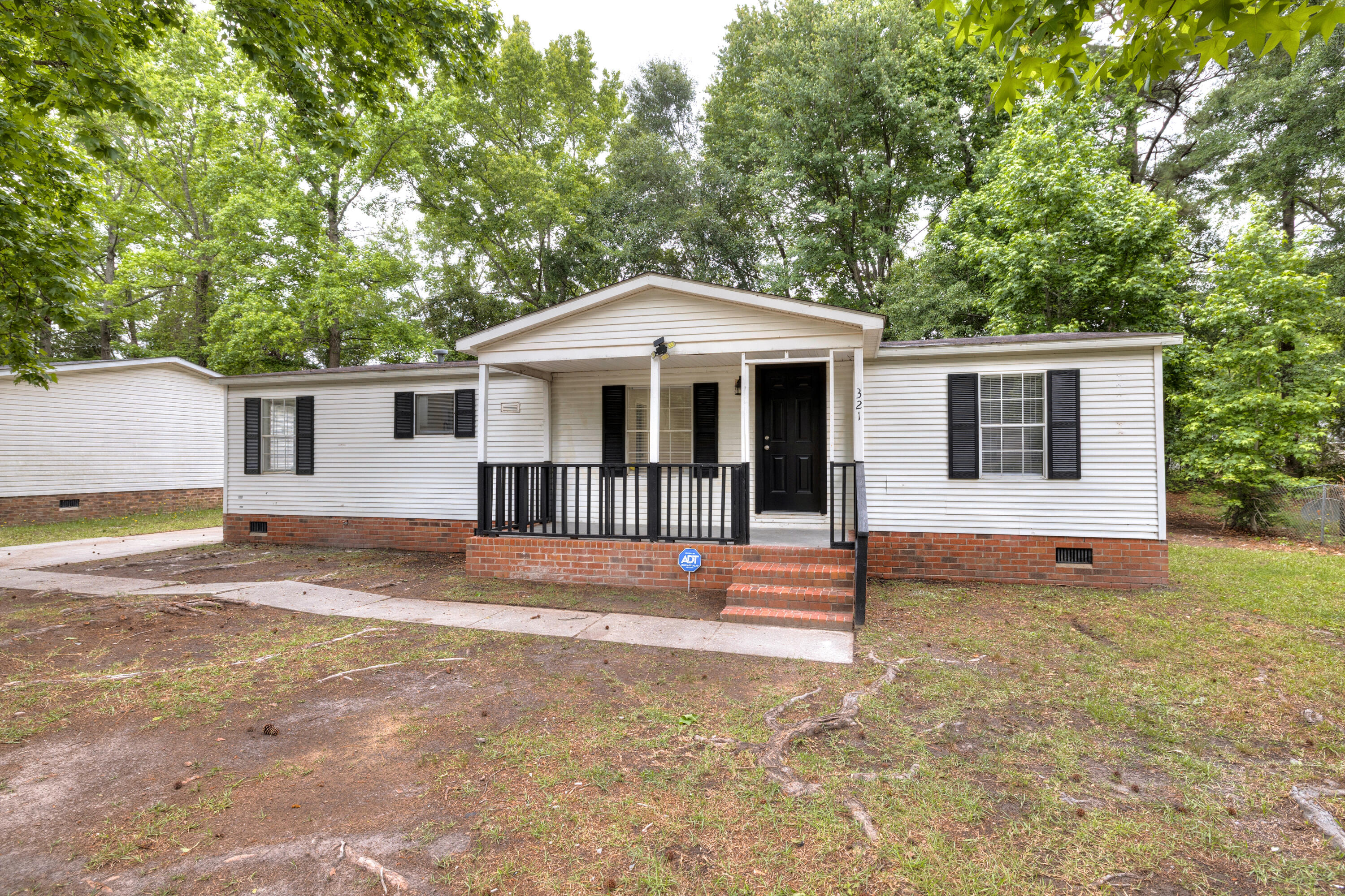 321 Curtis Drive Sumter, SC 29153 - Photo 2 of 27 02