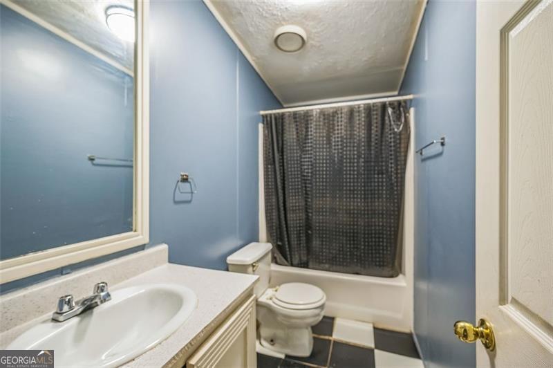 473 Haley Road Jackson, GA 30233 - Photo 4 of 13 a bathroom with a sink toilet and shower