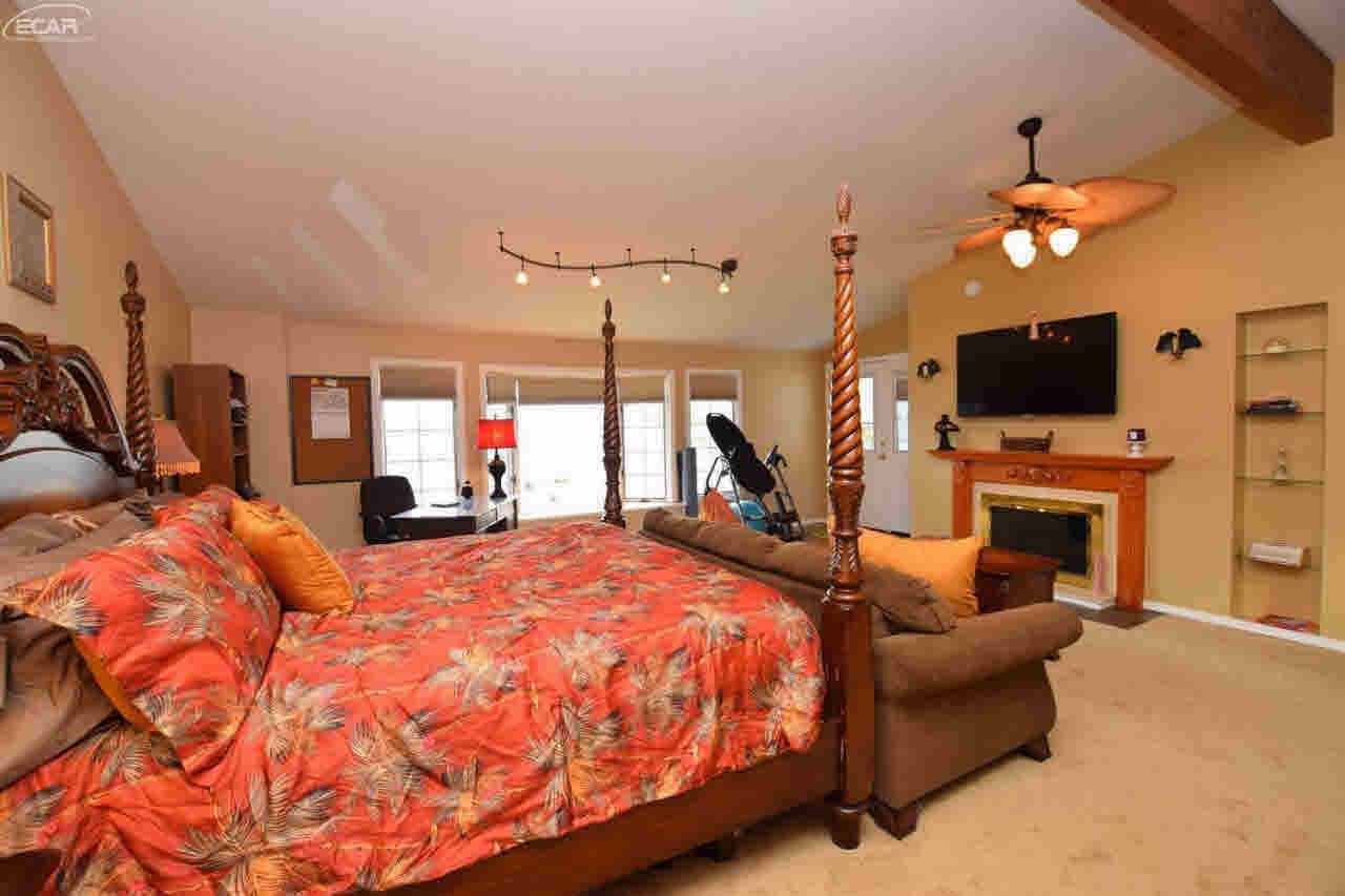 2232 Grove Park Road Fenton, MI 48430 - Photo 15 of 27 21377516-14.JPG