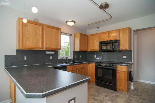 4271 East Rolston Road Linden, MI 48451 - Photo 5 of 25 21221016-4.JPG