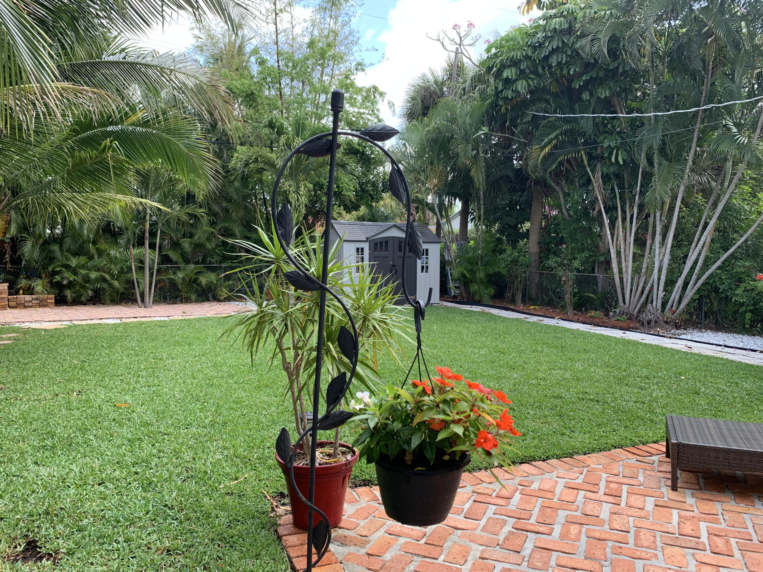 255 Cortez Road West Palm Beach, FL 33405 - Photo 4 of 26 a view of a garden with a fountain