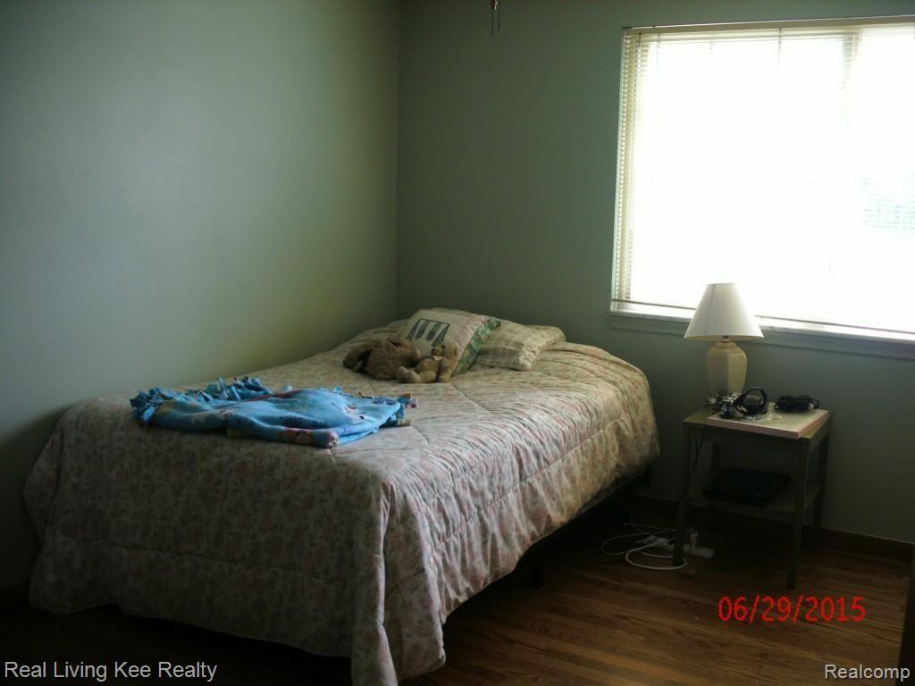 5754 Kennebunk Drive Rochester, MI 48306 - Photo 16 of 28 Bedroom 4.jpg